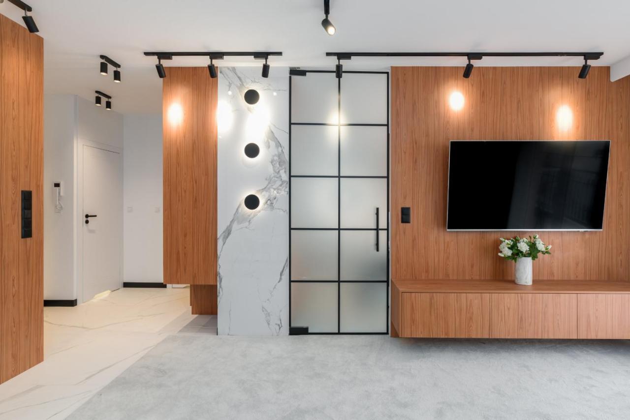 Wilczak Apartment With Free Garage Poznan By Noclegi Renters Exterior foto