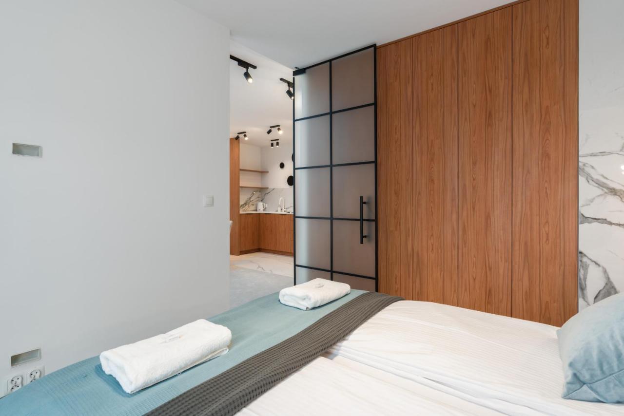 Wilczak Apartment With Free Garage Poznan By Noclegi Renters Exterior foto